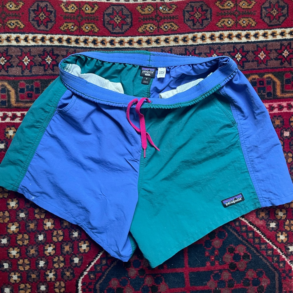 Patagonia harlequin baggies! 5 inch inseam, Medium